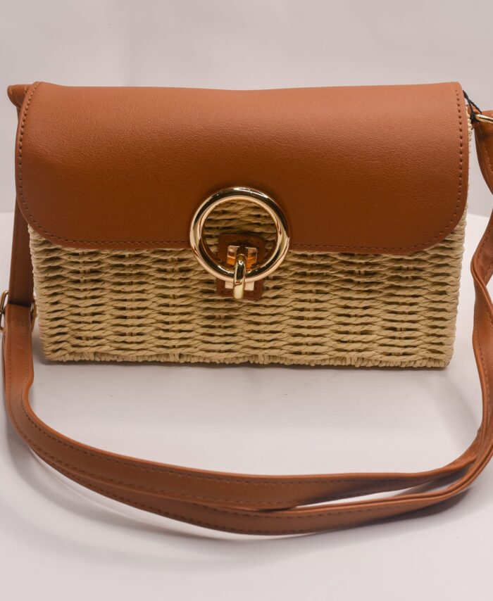 BOLSO DE RAFIA COLOR CLARO Y CIERRE ENDORADO