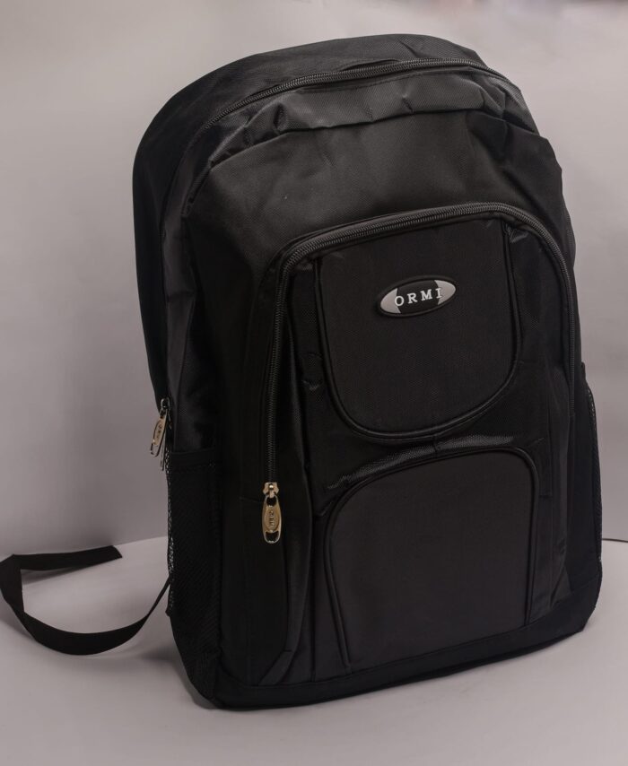 MOCHILA NEGRA SENCILLA PARA VIAJE