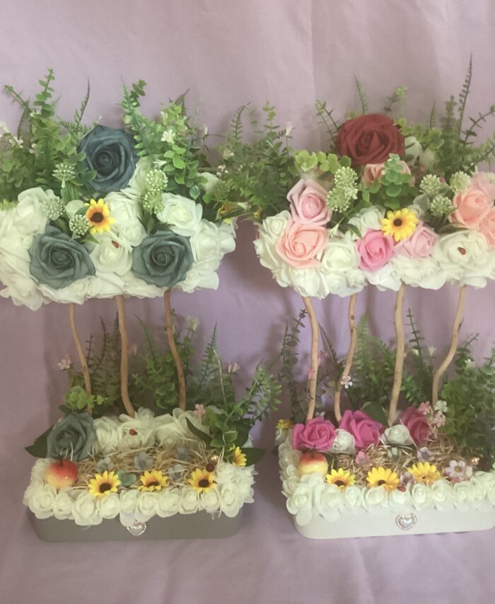 ÁRBOL AZUL Y BLANCO